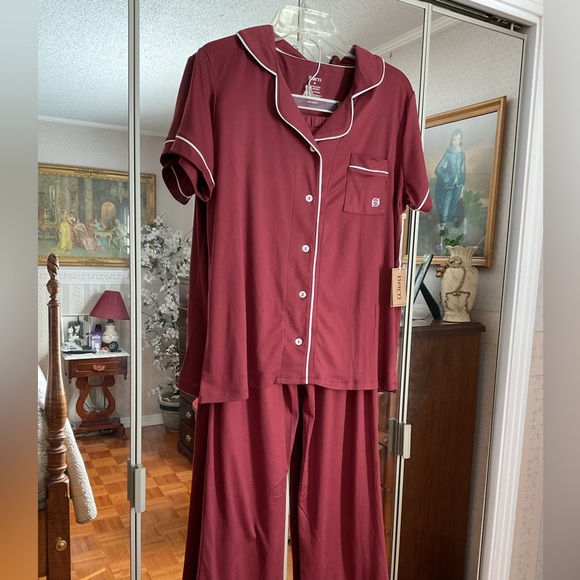 BORN NEW/WITH/TAGS TWO PIECE SLEEPWEAR , BURGUNDY SIZE MEDIUM - Picture 15 of 16